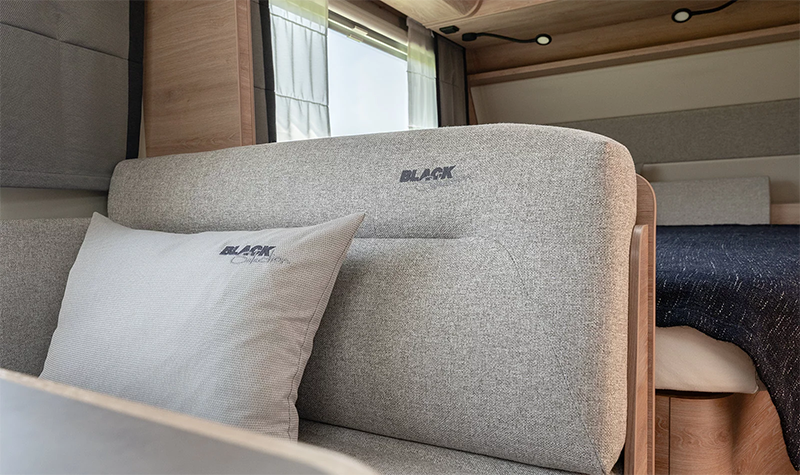 Bekleding Black Selection in stoffering gestikt